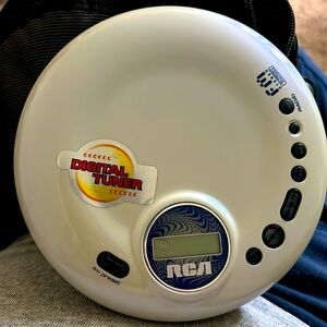 Vintage CD Walkman w Earphones/Case